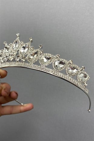 Ade Model Bridal Crown with Small Drop Stones