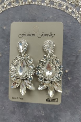 Ahu Model Bridal Crown And Shuttle Drop Stone Earrings