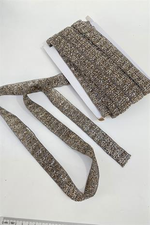 خرز أنبوبي عريض باللون الرمادي الفحمي وسلسلة مزينة بشريط حجري مثبت بالحديد