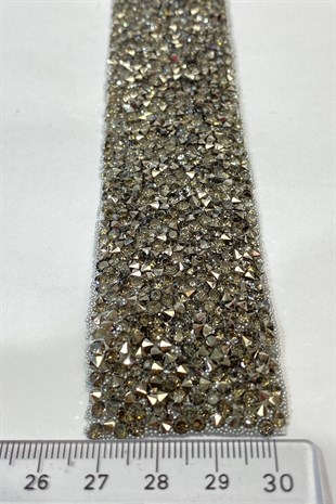 أنثراسايت رمادي حديد على شريط حجري