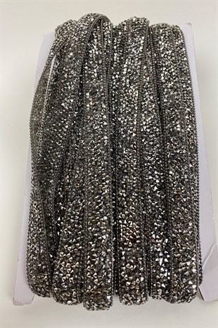 أنثراسايت رمادي مزين بحجر على شكل سلسلة