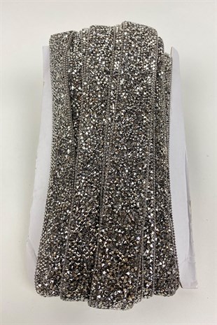 أنثراسايت رمادي مزين بحجر على شكل سلسلة