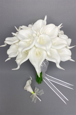White Wet Gala Bride Bouquet and Groom Boutonniere