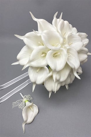 White Wet Gala Bride Bouquet and Groom Boutonniere