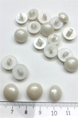 زر اللؤلؤ البلاستيك الأبيض