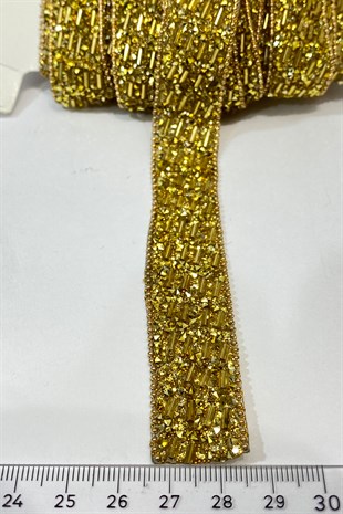 مطرز بالحديد على الشريط الحجري