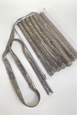 حبة الأنابيب وسلسلة الحديد على شريط الحجر زين