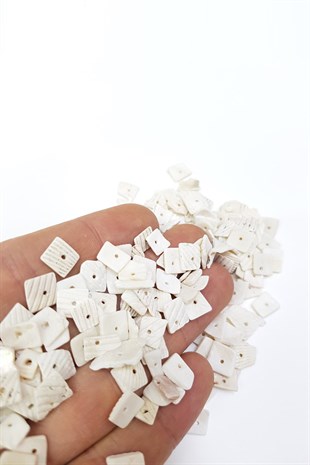 Mother-of-Pearl Greyhound Bead Shell