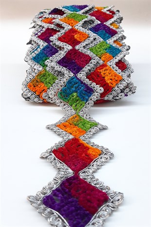 Dörtgen Desenli Antik Şerit Güpür