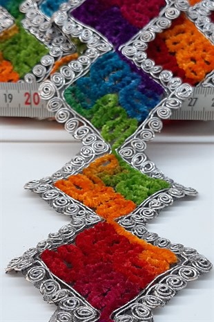 Dörtgen Desenli Antik Şerit Güpür