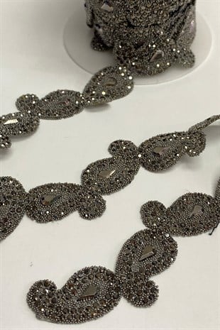 شال مدخن مزين بحجر على شكل شريط