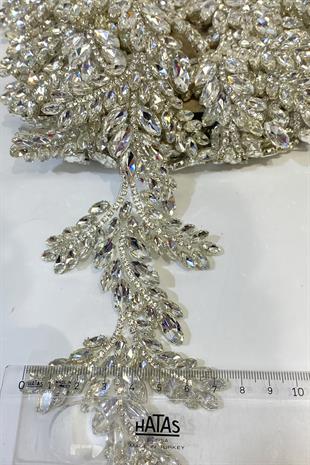 فستان سهرة بتصميم واسع من حجر المكوك مع حدود حجرية مخططة