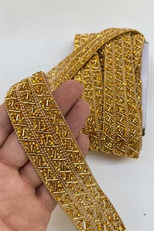 شريط عريض من الحديد على الخرز مزين بالحجر