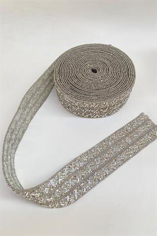 شريط عريض من الحديد على الخرز مزين بالحجر