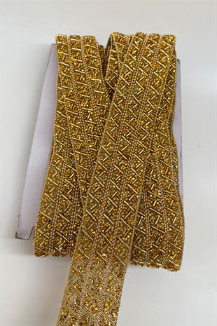 زخرفة حجرية بشريط عريض من الحديد على الذهب