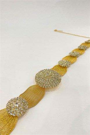 حزام ألباني من الحجر المحلي بشبكة ذهبية