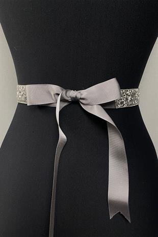 سلسلة فضية مطرزة بالخرز وحزام خصر للسهرة من الحجر