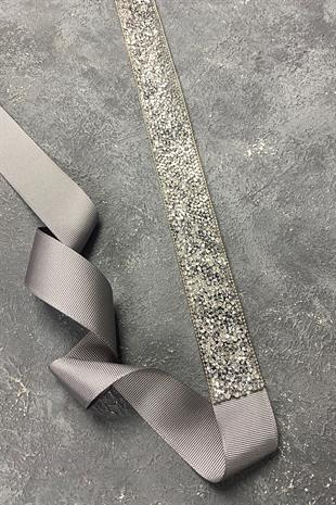 سلسلة فضية مطرزة بالخرز وحزام خصر للسهرة من الحجر