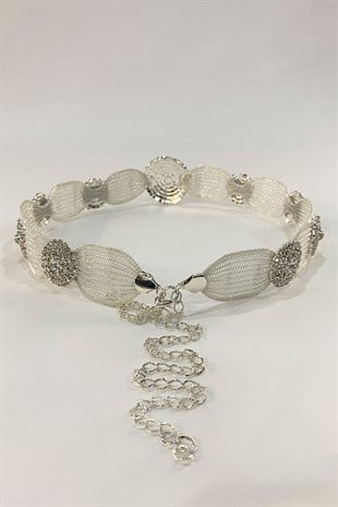 حزام ألباني من الحجر المحلي مع شبكة فضية