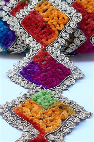 Gümüş Köşeli Kare Desenli Antik Şerit Güpür