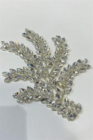 إكسسوار فستان سهرة مزين بحجر المكوك الفضي