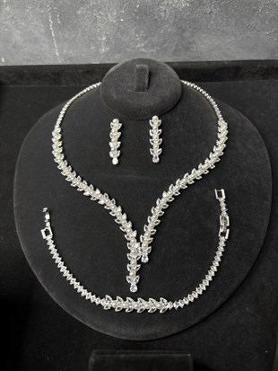 Gümüş Rengi Göz Alıcı Zirkon Taşlı Kolye Küpe Bileklik 3lü Set / Takı Seti Gelin Abiye Takı