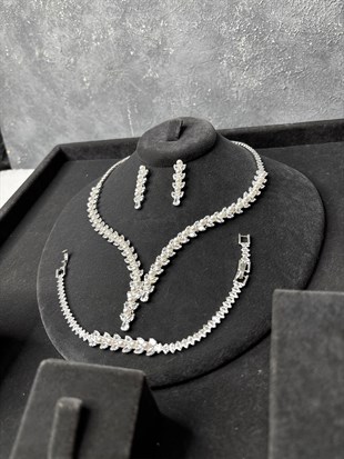 Gümüş Rengi Göz Alıcı Zirkon Taşlı Kolye Küpe Bileklik 3lü Set / Takı Seti Gelin Abiye Takı