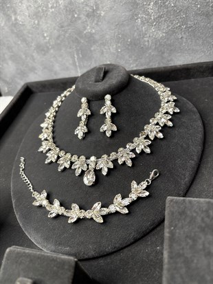 Gümüş Rengi Taşlı Kolye Küpe Bileklik Set Gösterişli Lüks Gelin Nişan Davet Takı