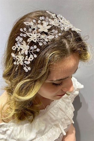 Gümüş Renk Çiçek Motifli Taşlı Kristalli Gelin Tacı