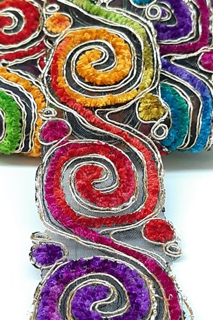 Gümüş Sarmal Desenli Antik Şerit Güpür