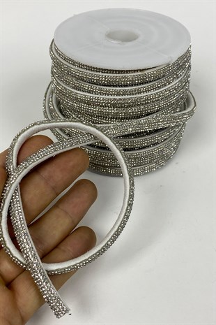 زين الشريط المدعوم باللون الفضي اللامع بأحجار لامعة