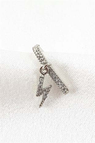 Gümüş Taşlı Asimetrik Kıkırdak Küpe