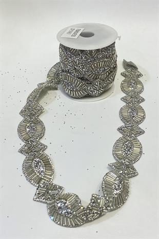 شريط من الحديد الفضي على شكل بيضاوي من الحجر مُزين بالخرز