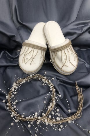 Postpartum Slippers with Straw and Pearls and Crown with Pearls
