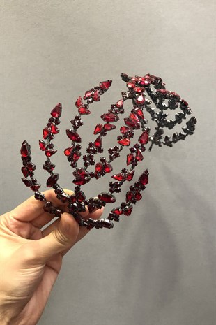 Helen Model Claret Red Bride Henna Crown