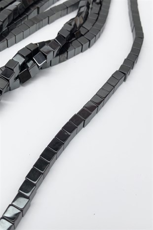 Hematit Büyük Kare Taş Boncuk