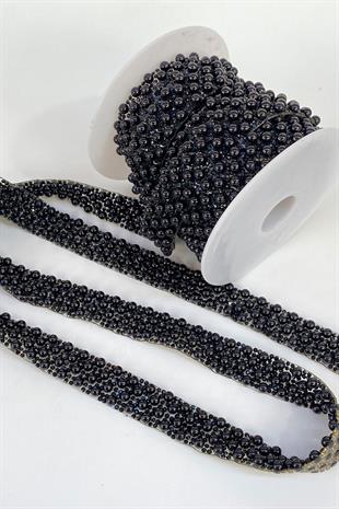 شمعدان حديدي مطرز باللؤلؤ على الحجر