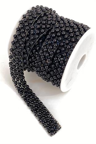 شمعدان حديدي مطرز باللؤلؤ على الحجر