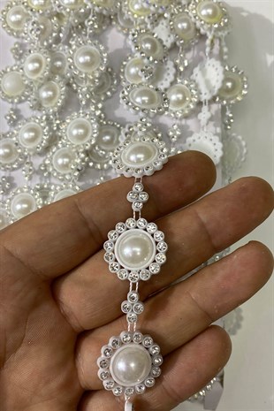 İncili Çiçek Desenli Taşlı Şerit Boncuk Beyaz