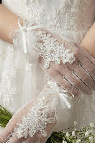 Isabella Off-White Lace Feathered Pearl Detail Evening Gloves