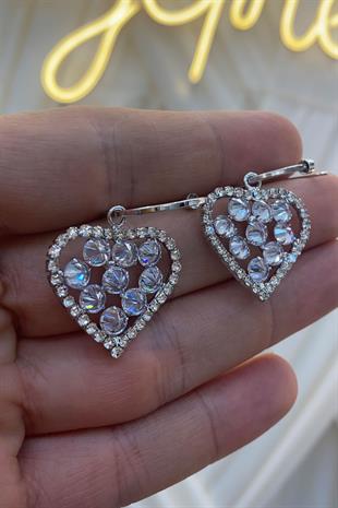 Kalp Motifli Parlak Zirkon Taşlı Küpe