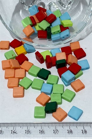 Kare Plastik Boncuk 20 gr