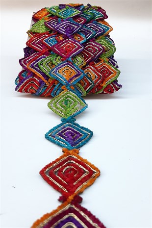 Kare Sarmal Desenli Antik Şerit Güpür