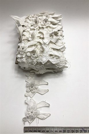 Kırık Beyaz 3 Boyutlu Fiyonklu Şerit