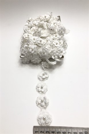 Kırık Beyaz 3 Boyutlu Çiçek ve İncili Şerit