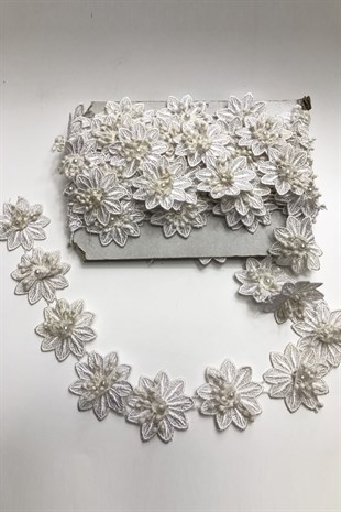 Kırık Beyaz 3 Boyutlu Papatya Desenli Şerit