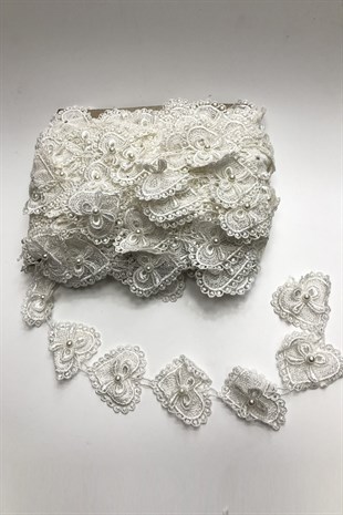 Kırık Beyaz 3 Boyutlu Kalp Desenli Şerit
