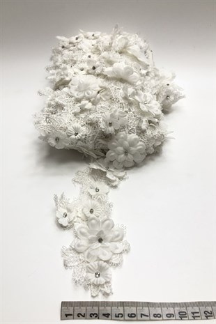 Kırık Beyaz 3 Boyutlu Çiçekli Taşlı Şerit