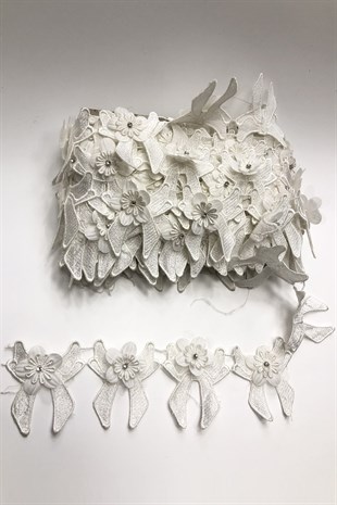 Kırık Beyaz 3 Boyutlu Fiyonklu Şerit