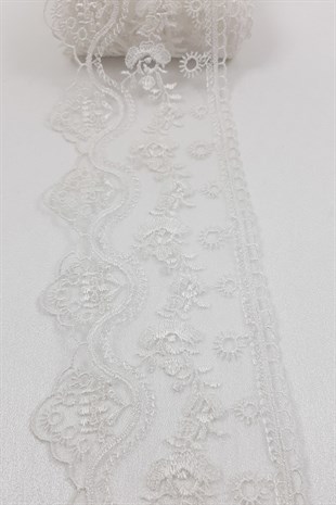 Kırık Beyaz Gül Desenli Dantel